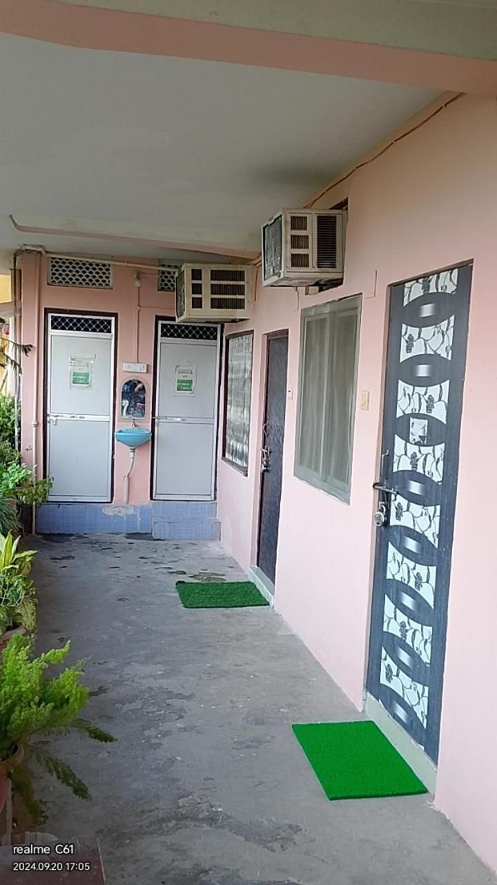 Ganga Paying Guest House فاراناسي الغرفة الصورة