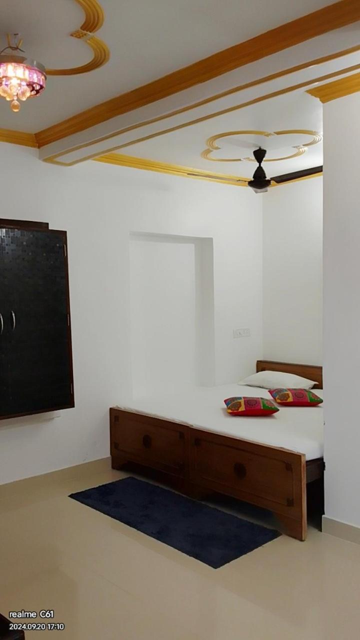 Ganga Paying Guest House فاراناسي الغرفة الصورة