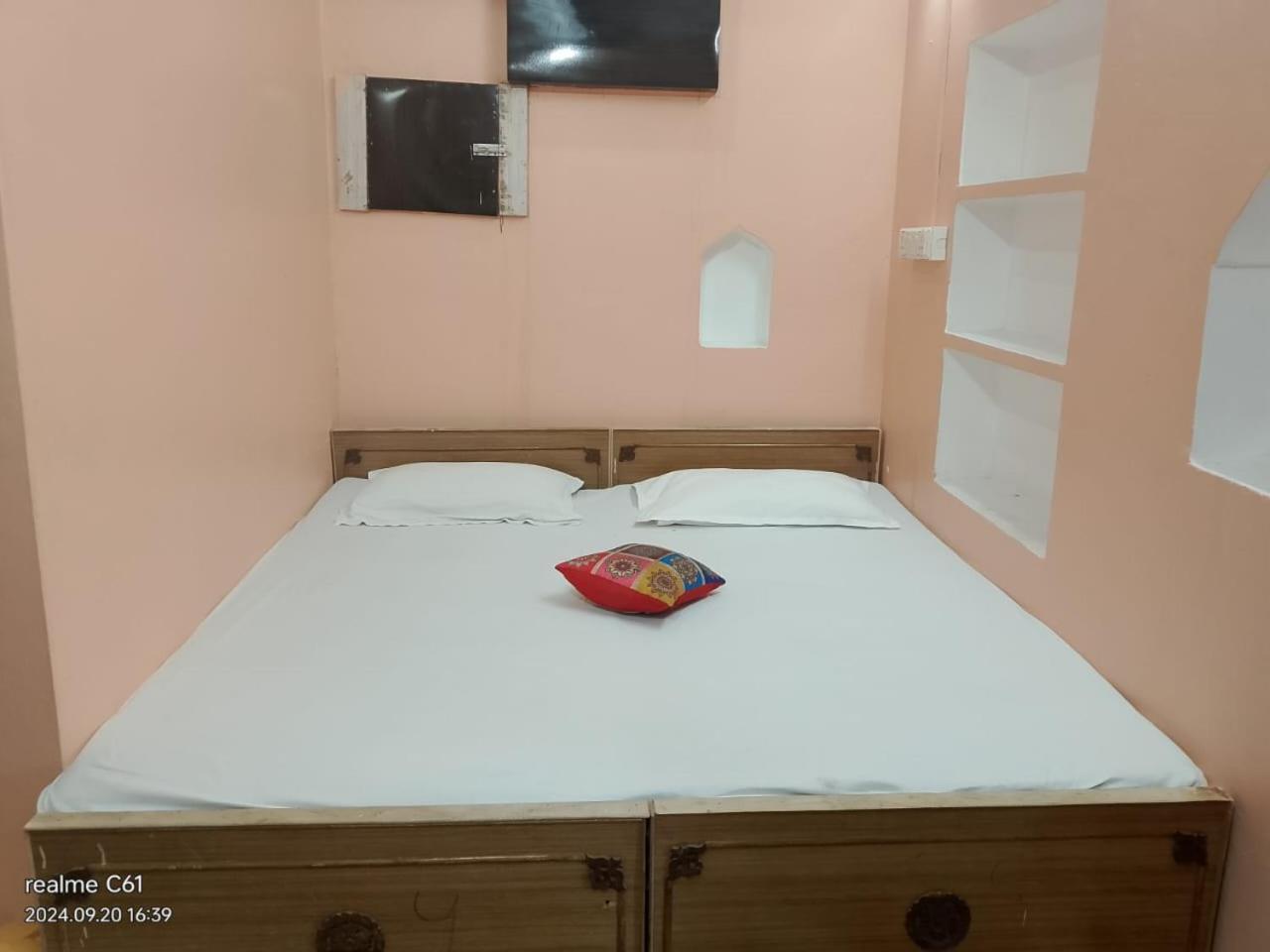 Ganga Paying Guest House فاراناسي الغرفة الصورة