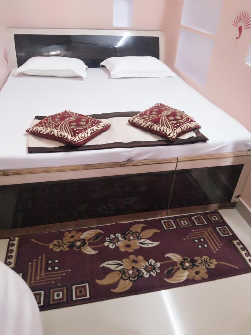 Ganga Paying Guest House فاراناسي الغرفة الصورة
