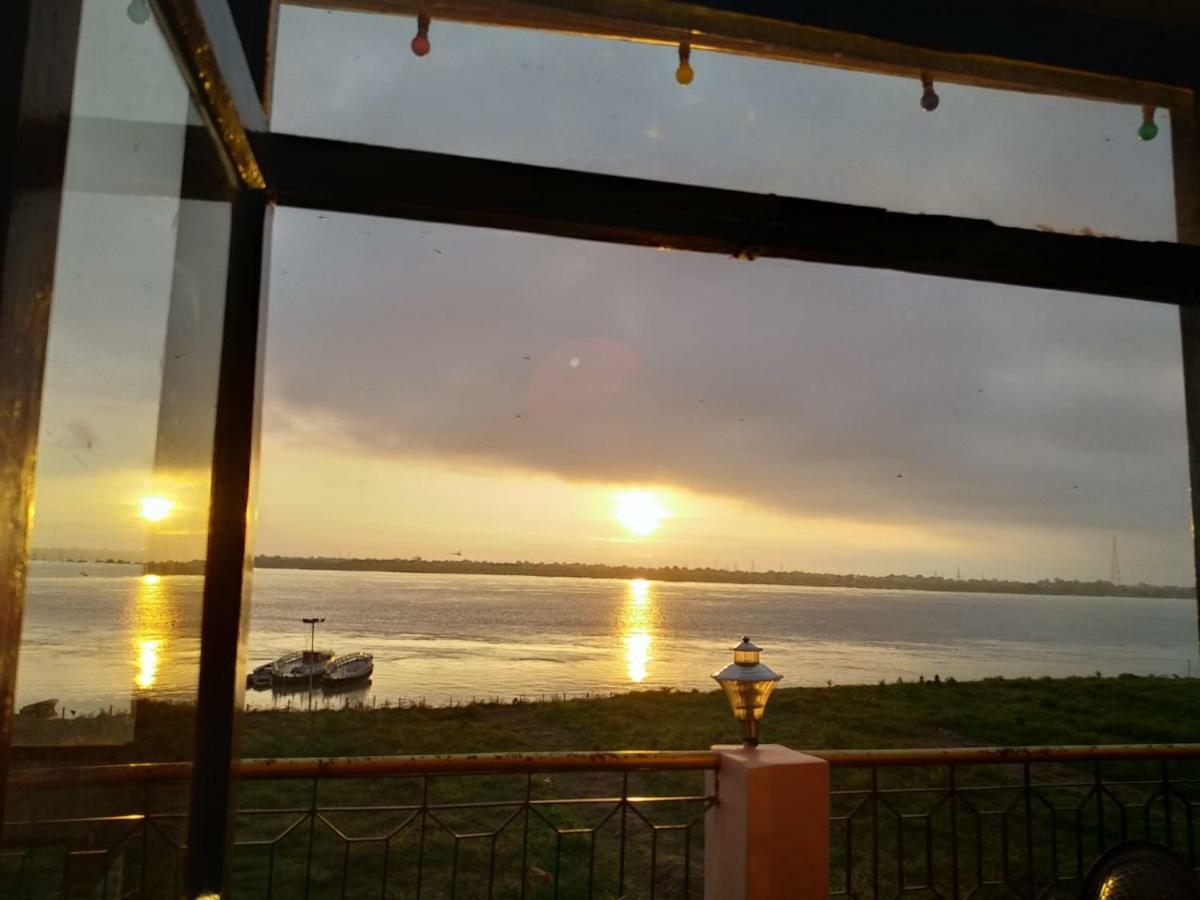 Ganga Paying Guest House فاراناسي الغرفة الصورة